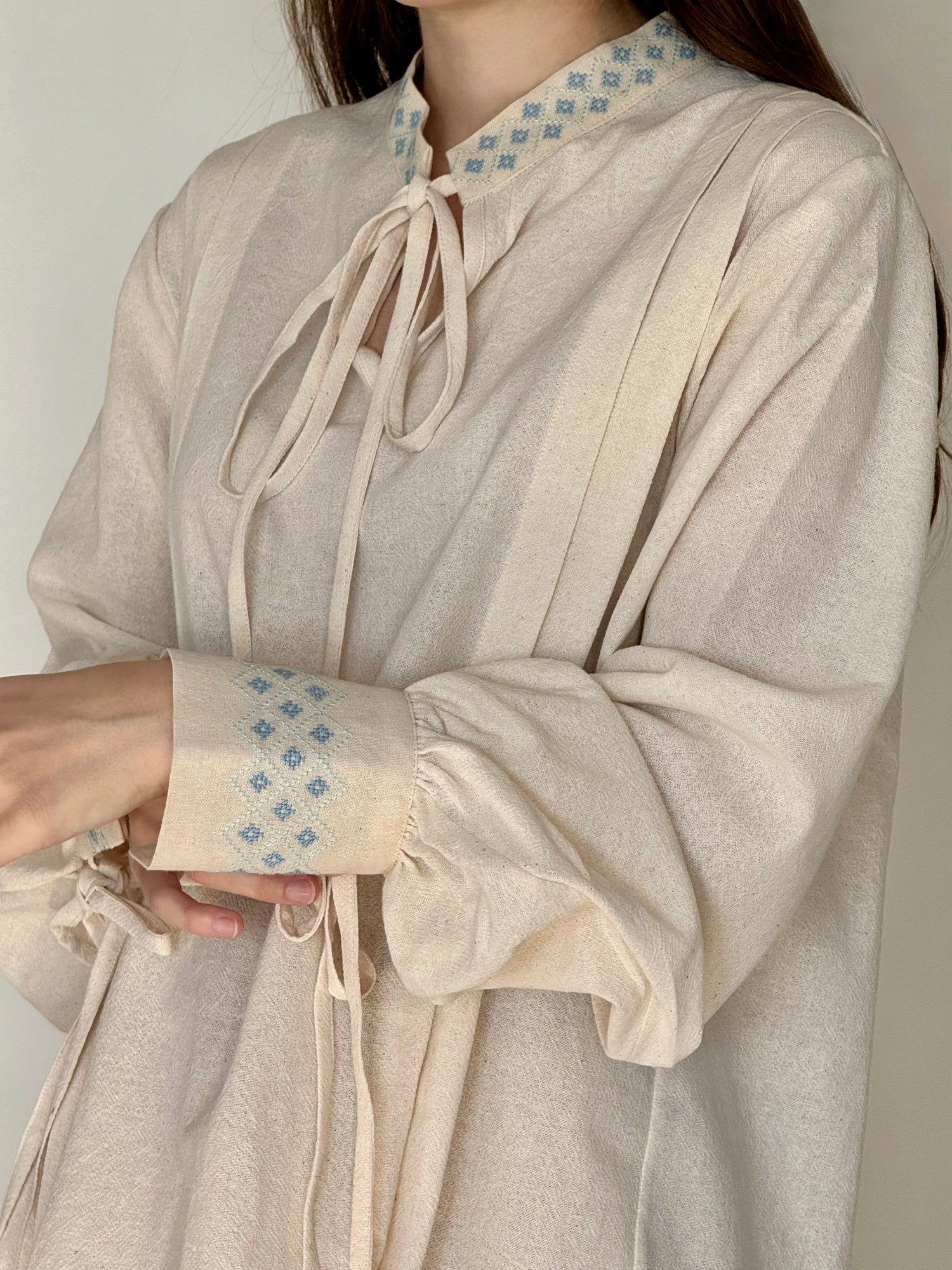 ‘Zori de Cer’ Hand-Embroidered Blouse - Ivory