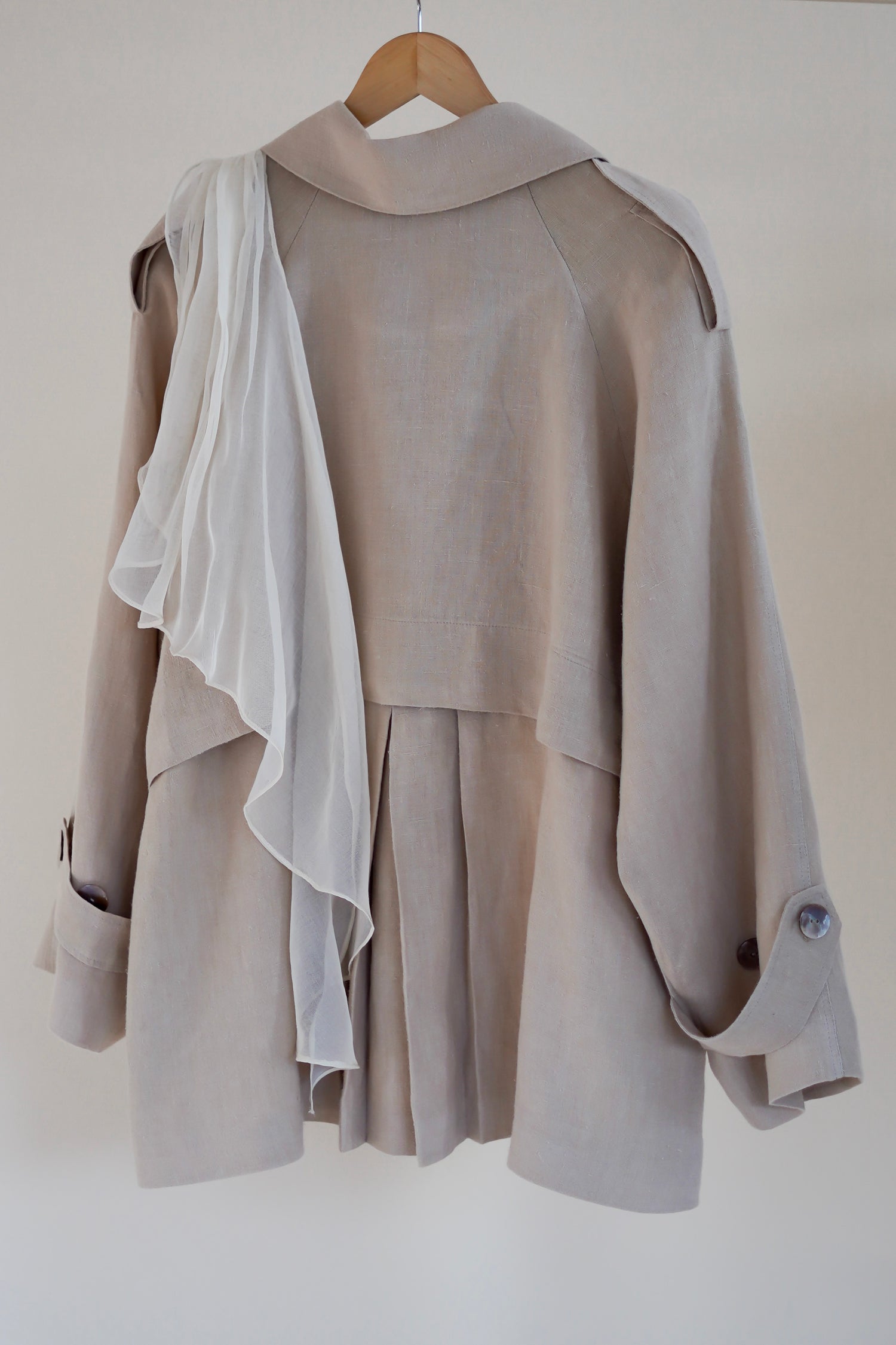 'L’oiseau Sable' Jacket in Beige