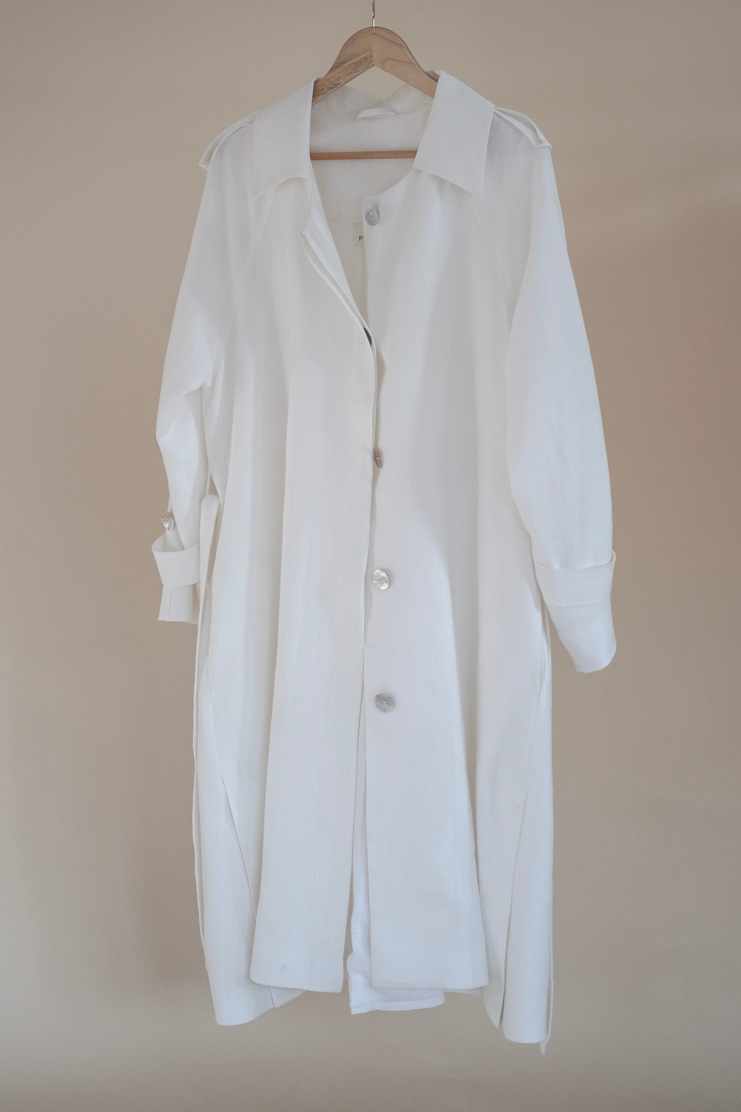 'L’oiseau Blanc' Coat in White