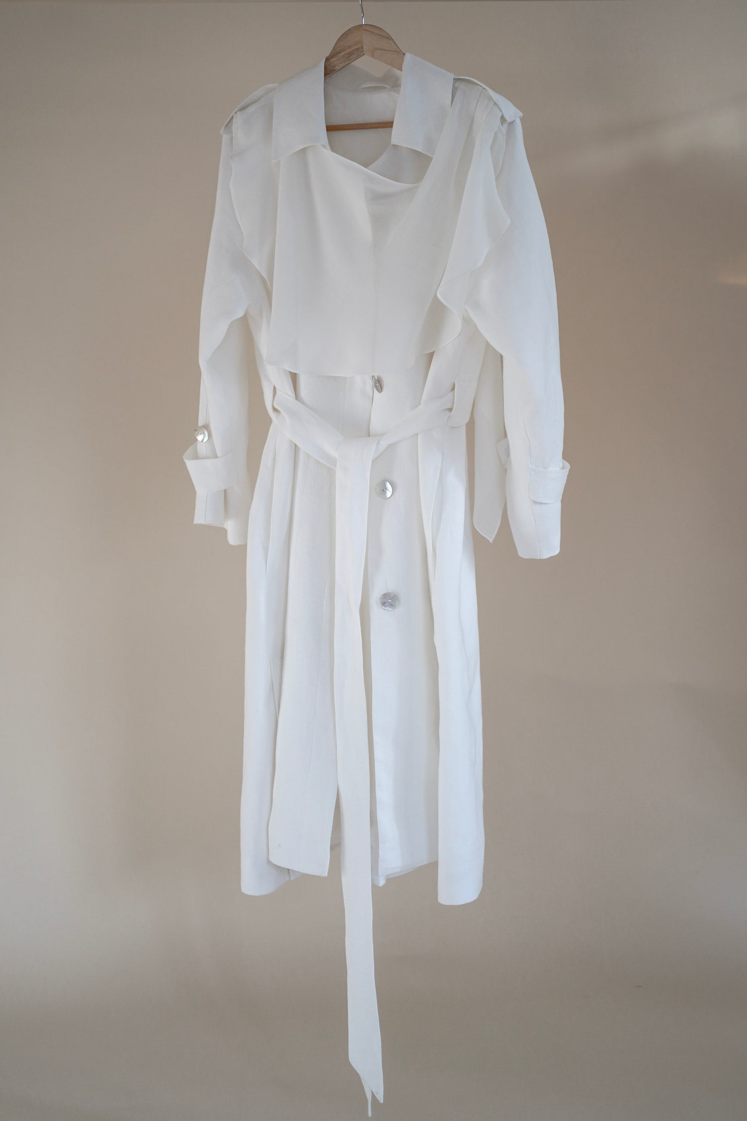 'L’oiseau Blanc' Coat in White