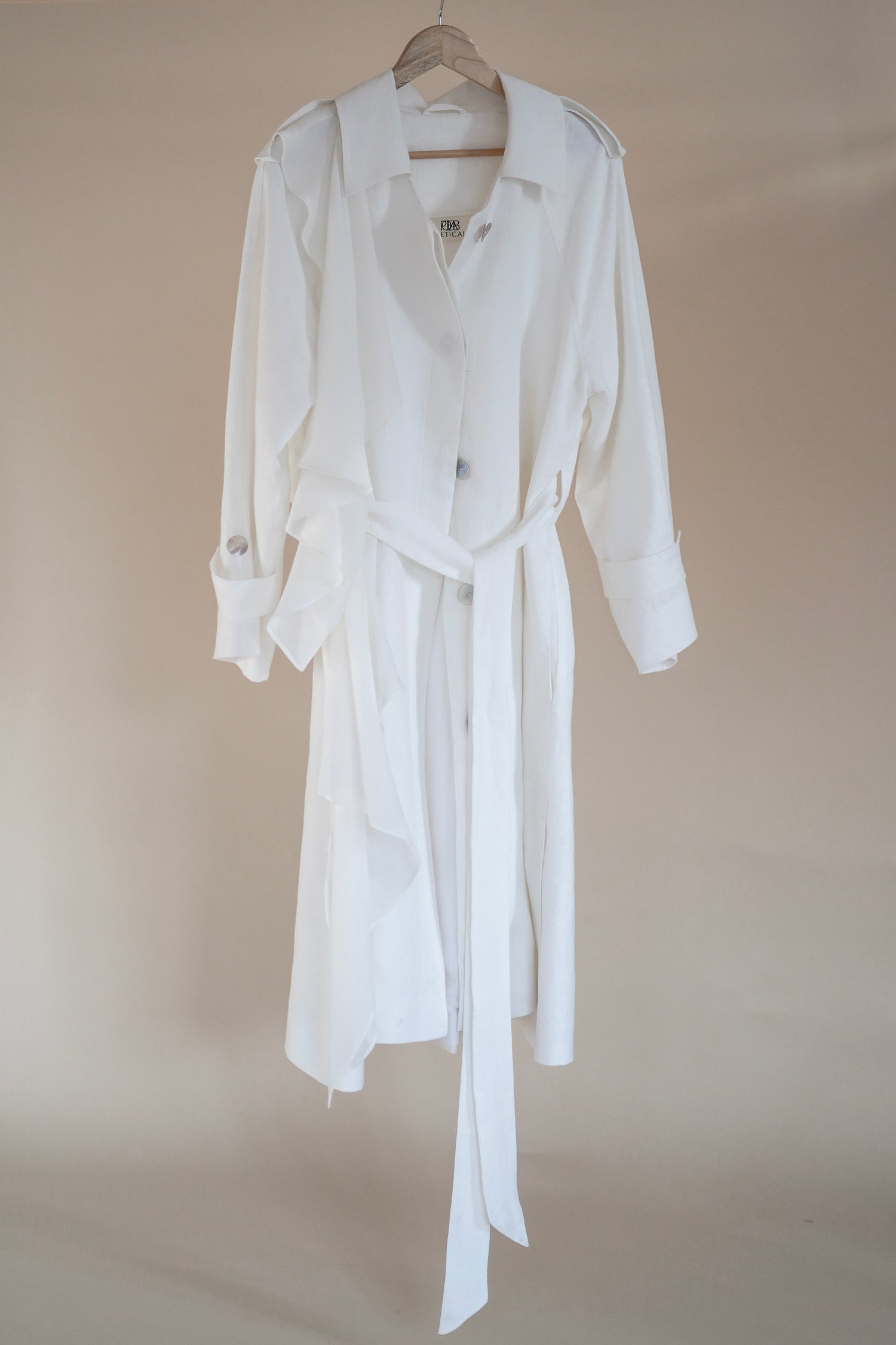 'L’oiseau Blanc' Coat in White